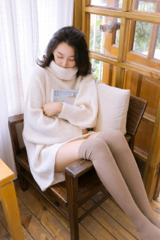 在逃生游戏里花式挨草